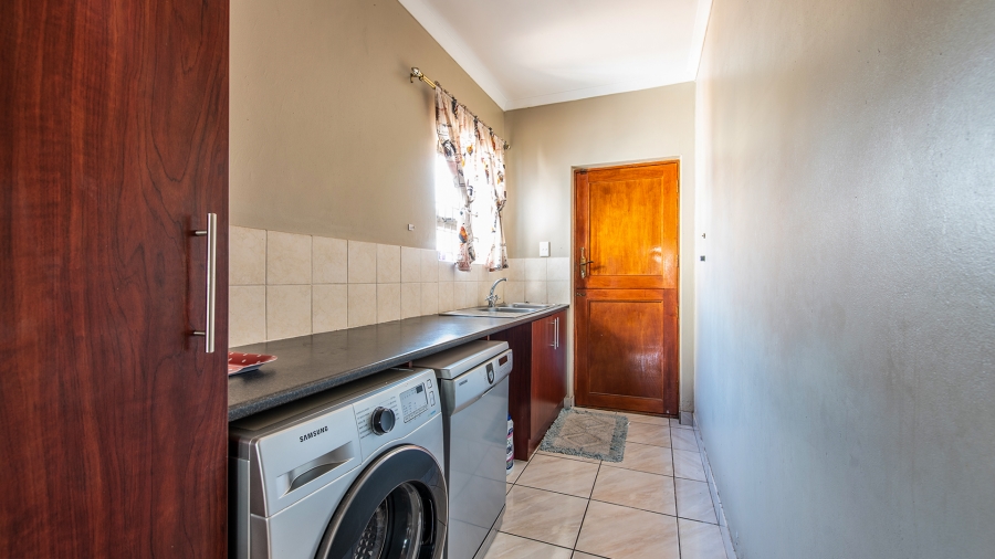 3 Bedroom Property for Sale in Jakarandas Western Cape